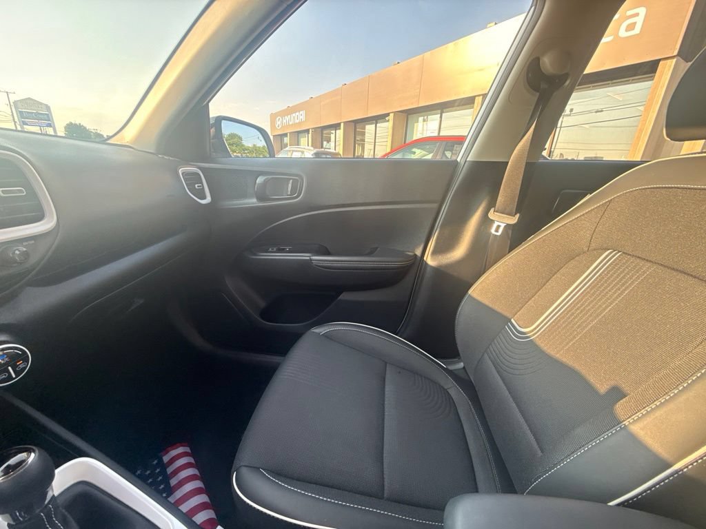 Used 2024 Hyundai Venue Limited FWD image 23