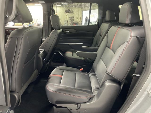 Used 2024 Chevrolet Traverse RS w/ LPO, Floor Liner Package AWD/4WD image 23