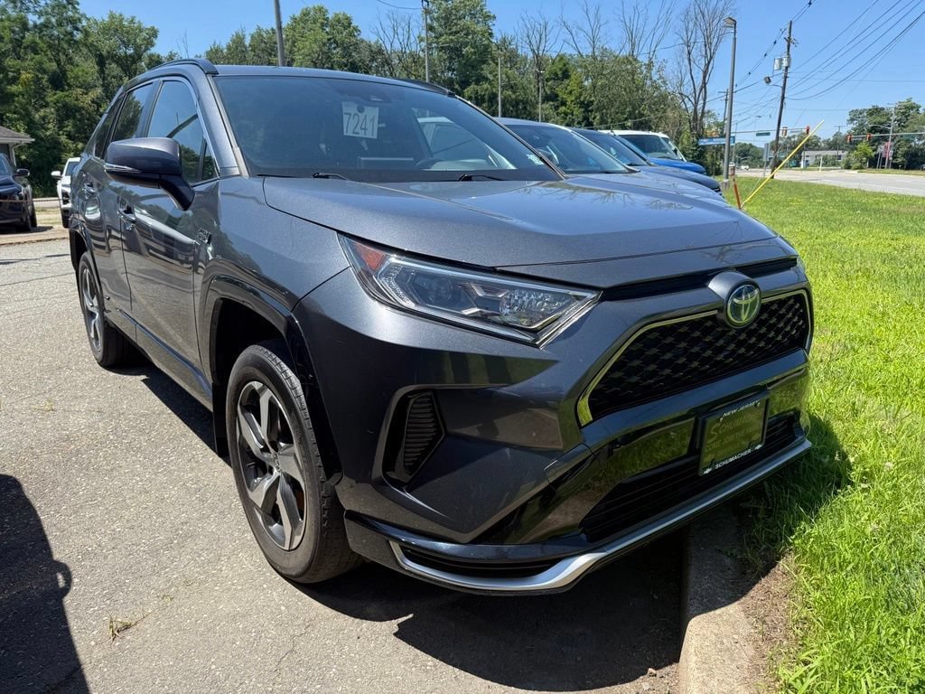 Used 2021 Toyota RAV4 SE w/ Weather & Moonroof Package AWD/4WD image 8