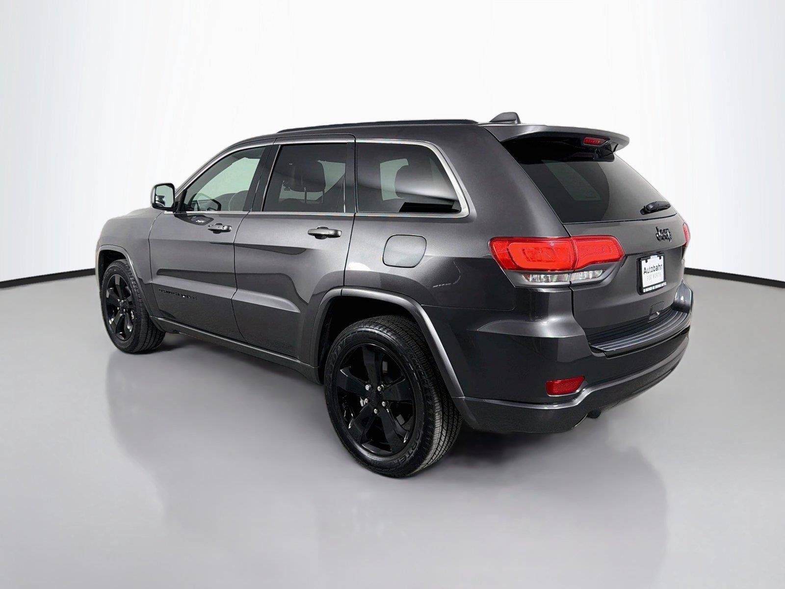 Used 2015 Jeep Grand Cherokee Altitude RWD image 7