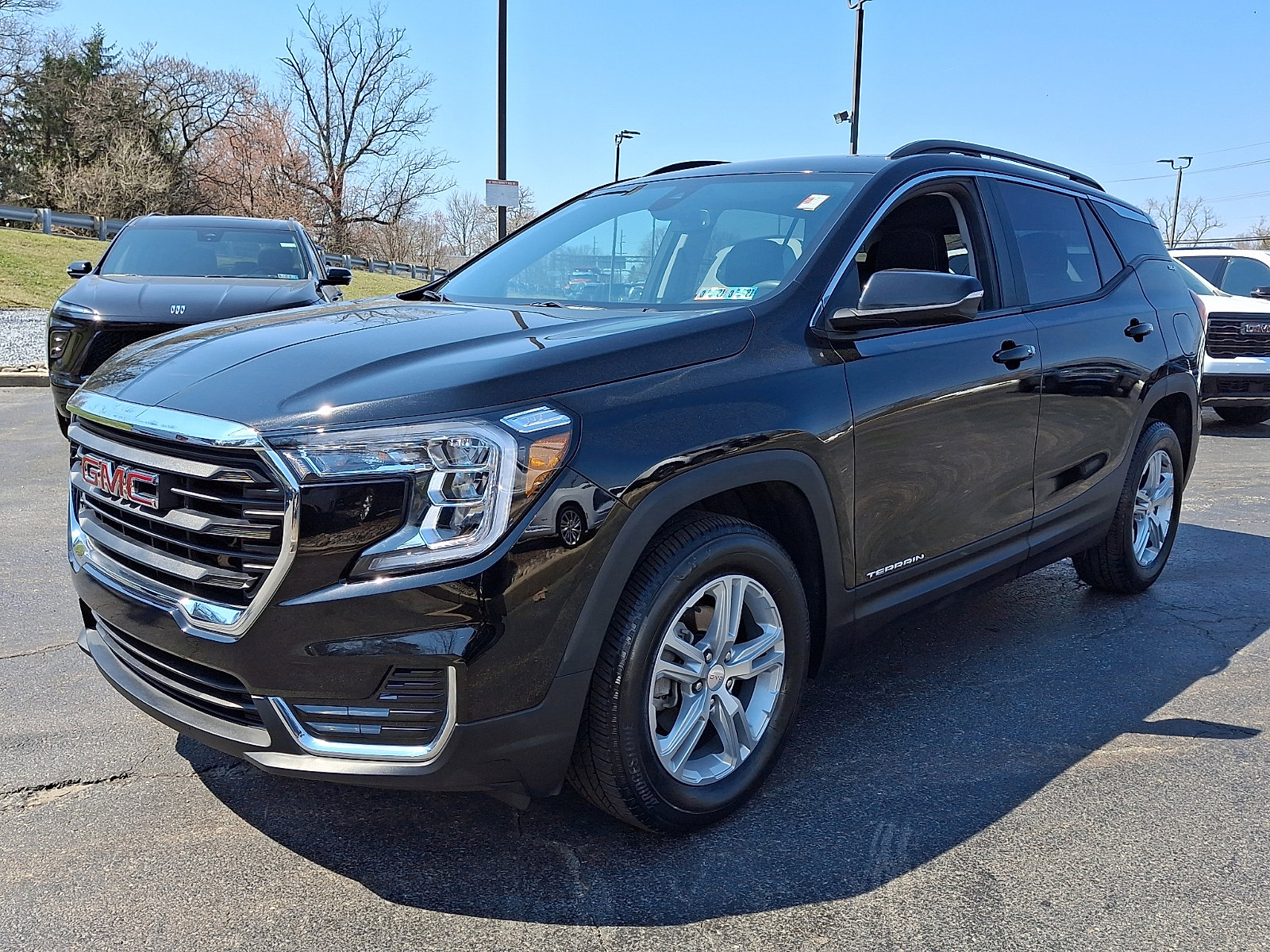 Used 2023 GMC Terrain SLE w/ Driver Convenience Package AWD/4WD image 3