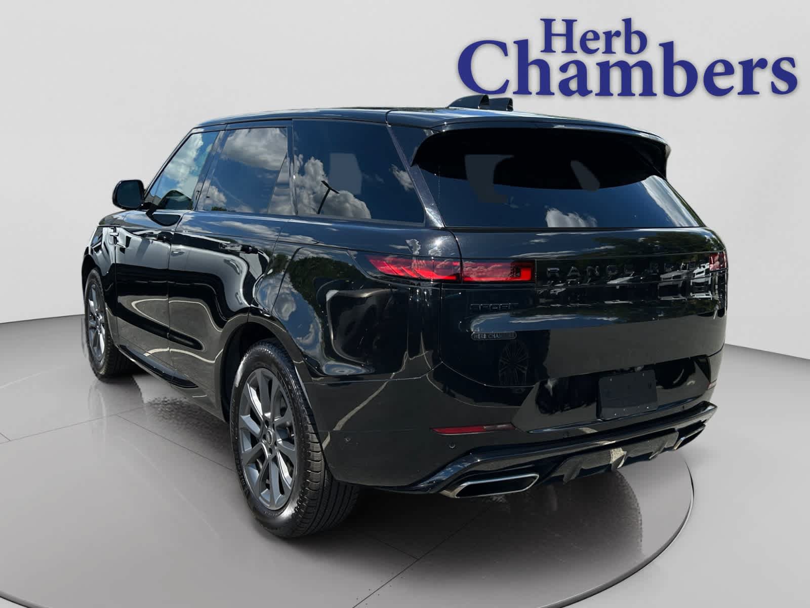 Used 2024 Land Rover Range Rover Sport Dynamic SE AWD/4WD image 4
