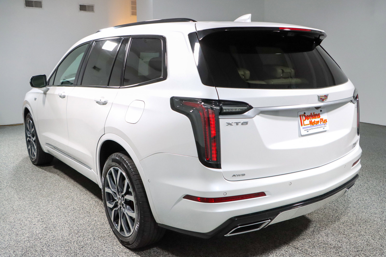 Used 2023 Cadillac XT6 Sport w/ Technology Package AWD/4WD image 9