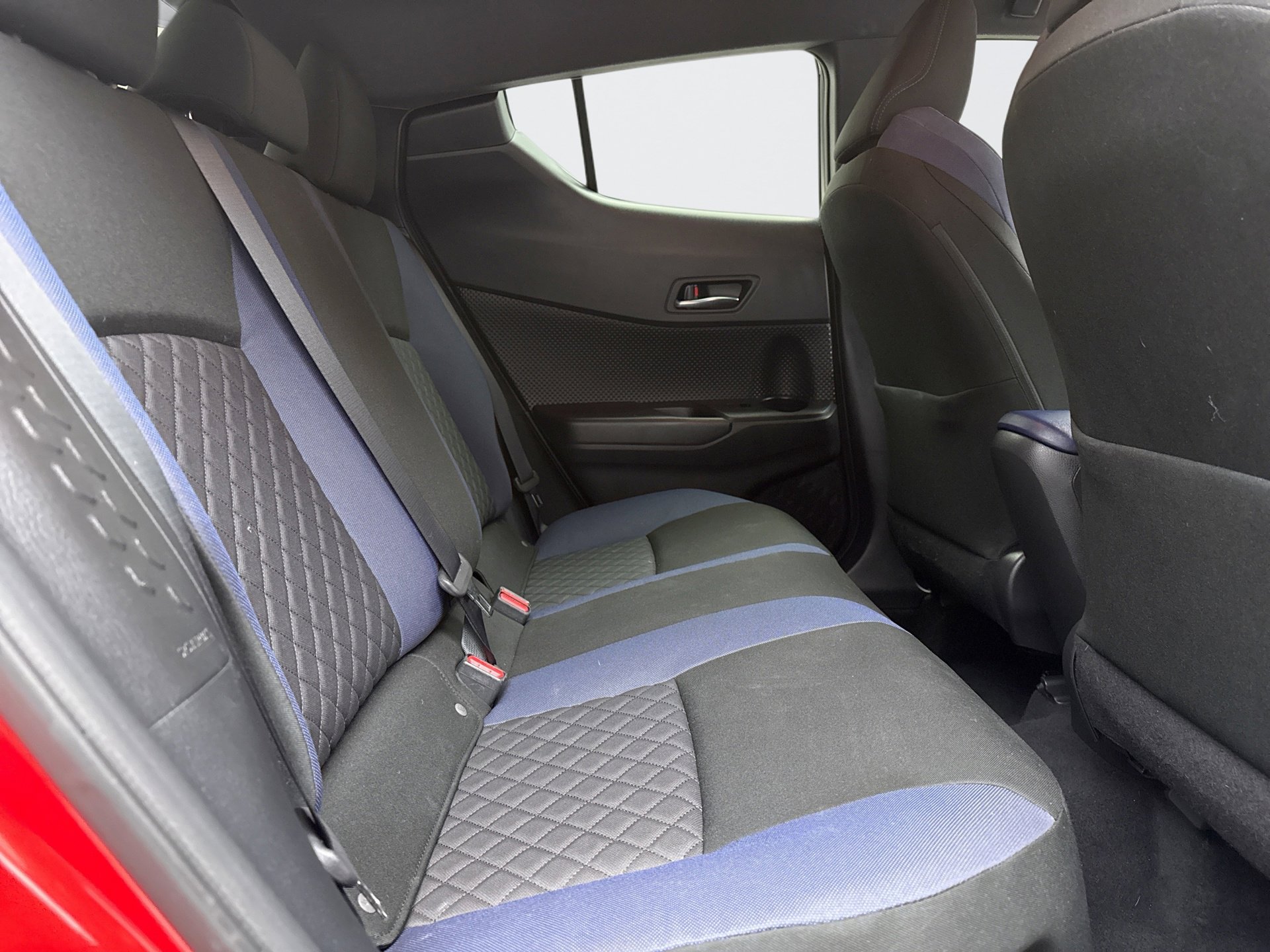 Used 2021 Toyota C-HR XLE image 17