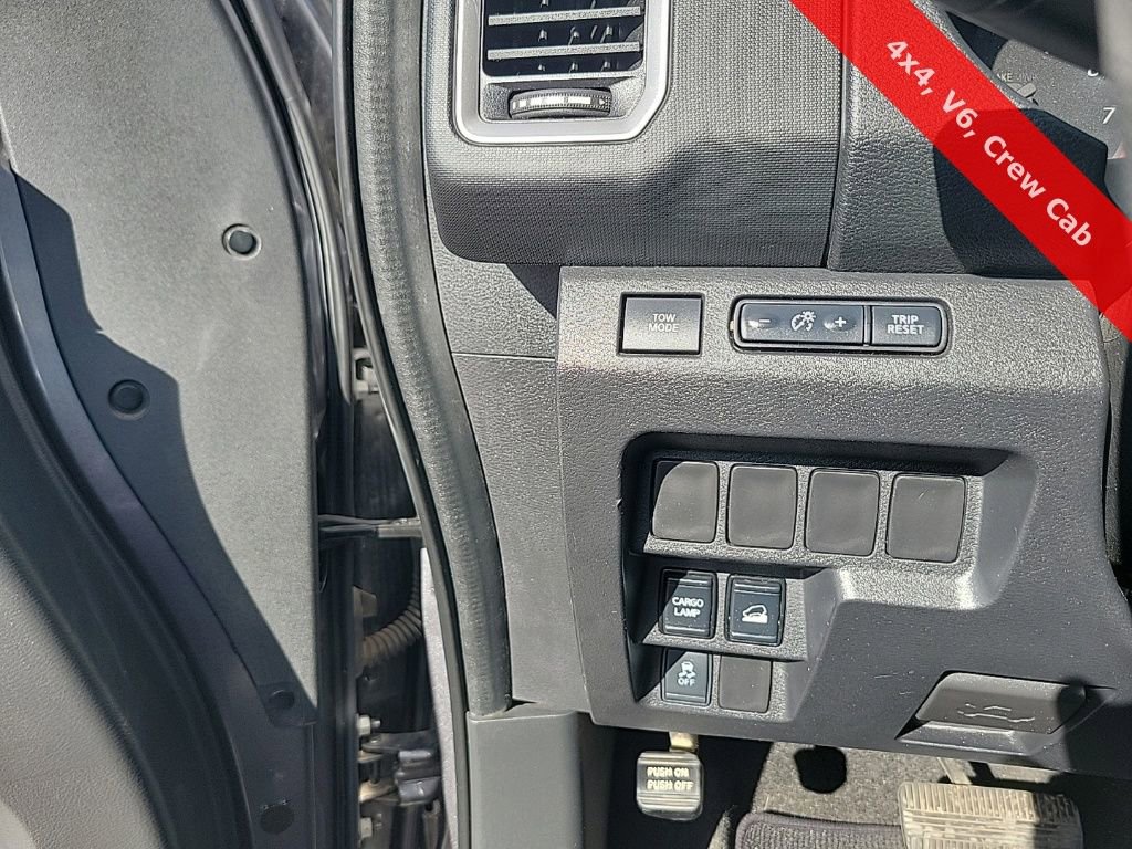 Used 2022 Nissan Frontier SV image 25