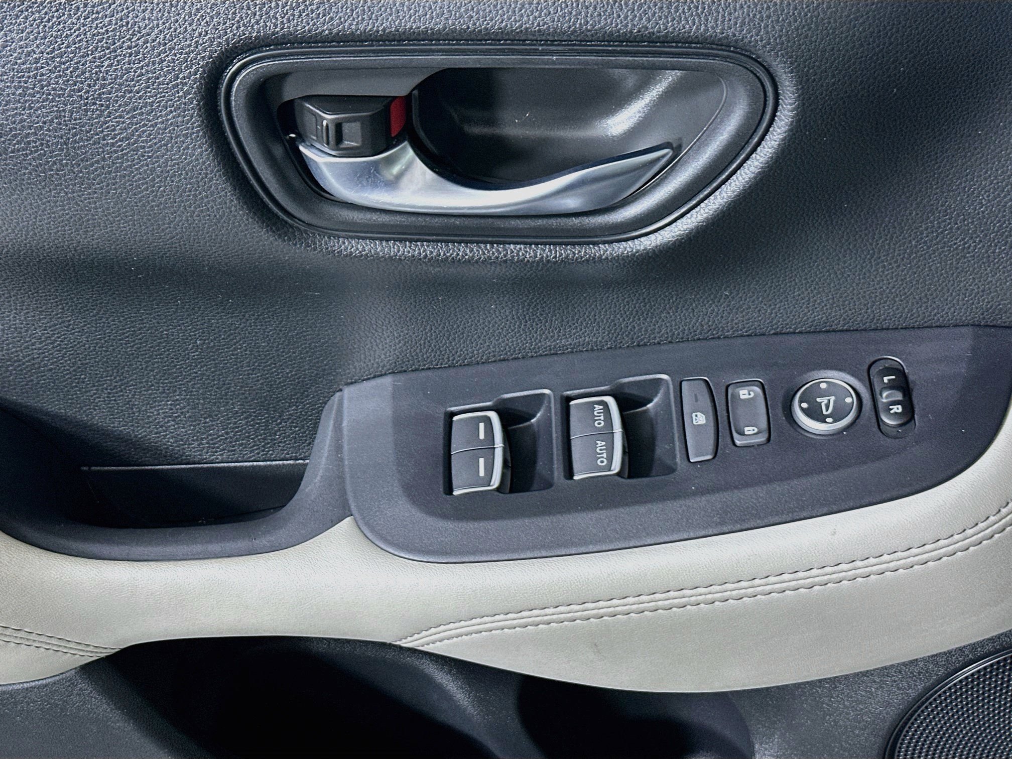 Used 2024 Honda HR-V EX-L image 14