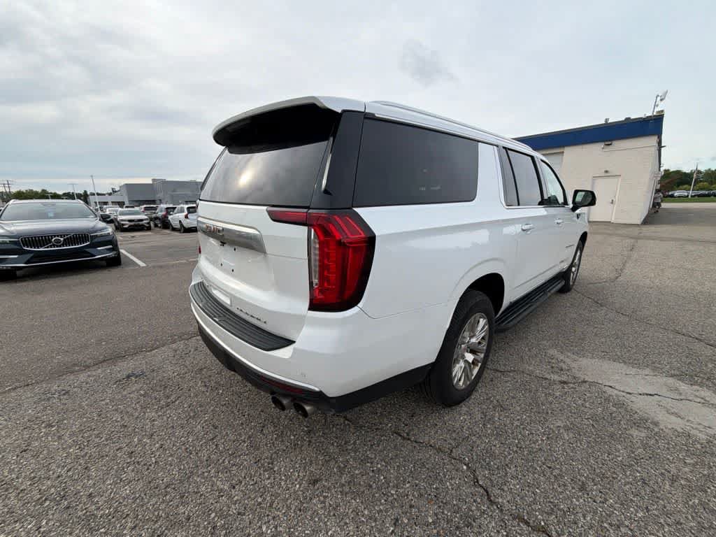Used 2022 GMC Yukon XL Denali AWD/4WD image 5