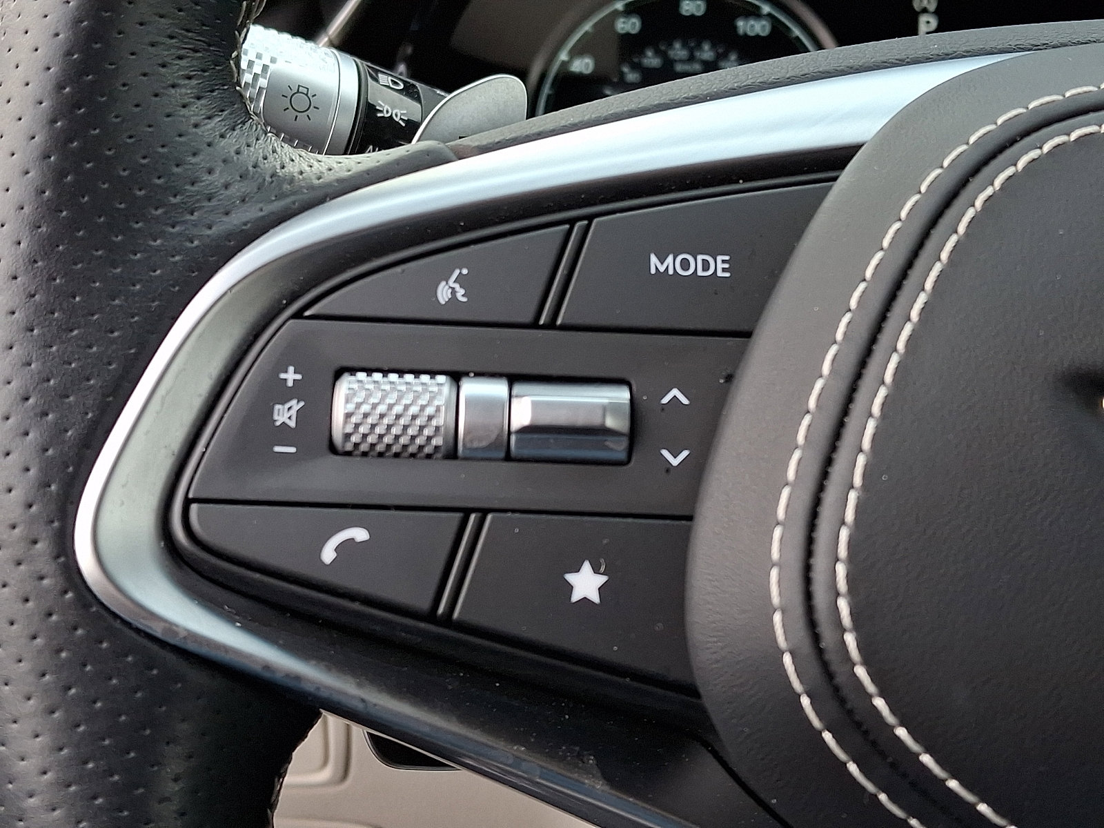 Certified 2025 Genesis GV70 3.5T Sport w/ Sport Advanced Package AWD/4WD image 24