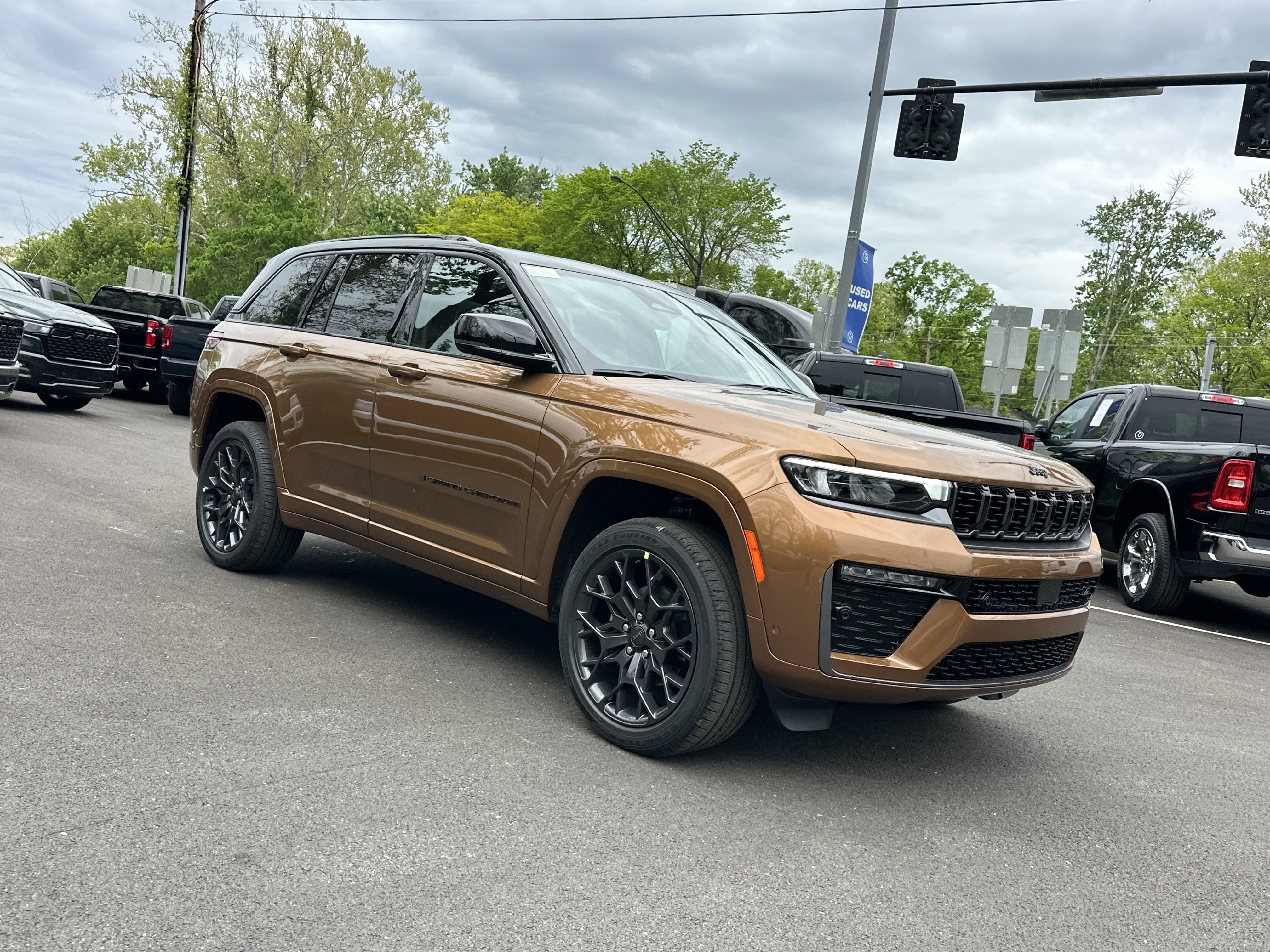 New 2026 Jeep Grand Cherokee Summit w/ Obsidian Package AWD/4WD image 23