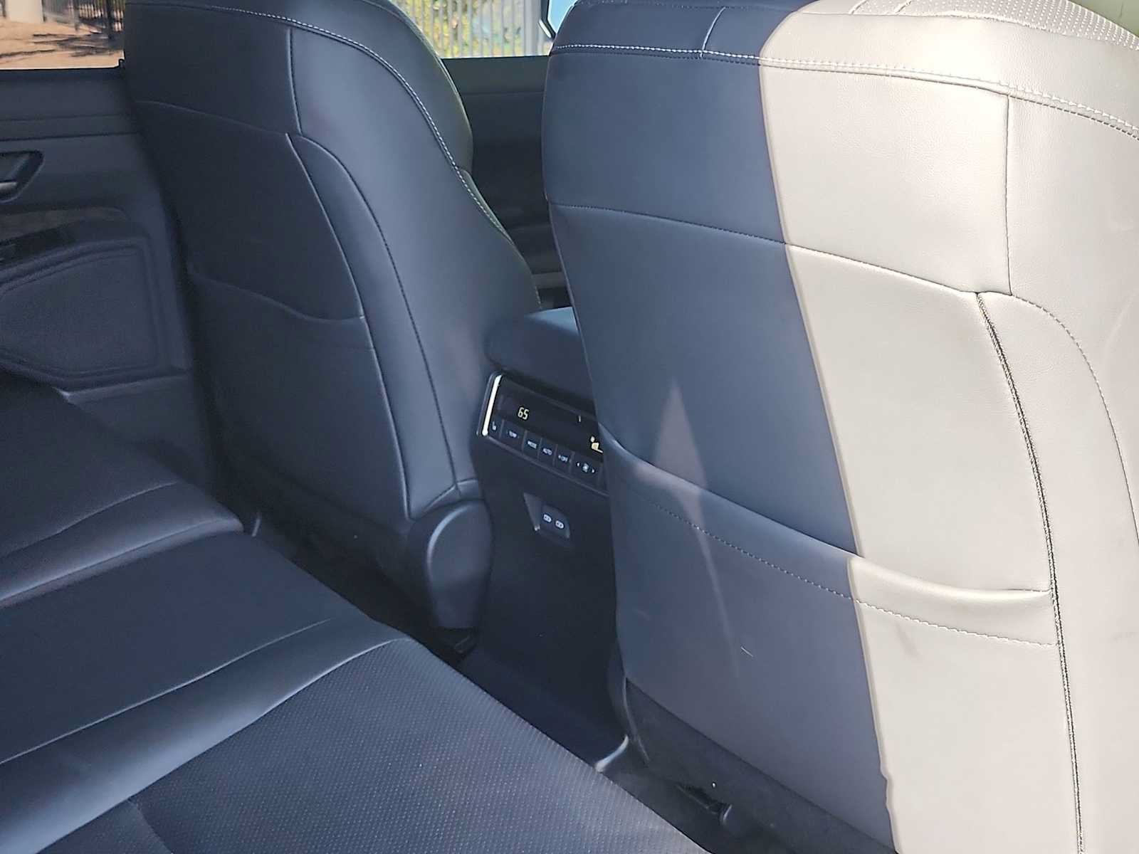Used 2025 Lexus GX 550 w/ Accessory Package (2T) AWD/4WD image 25