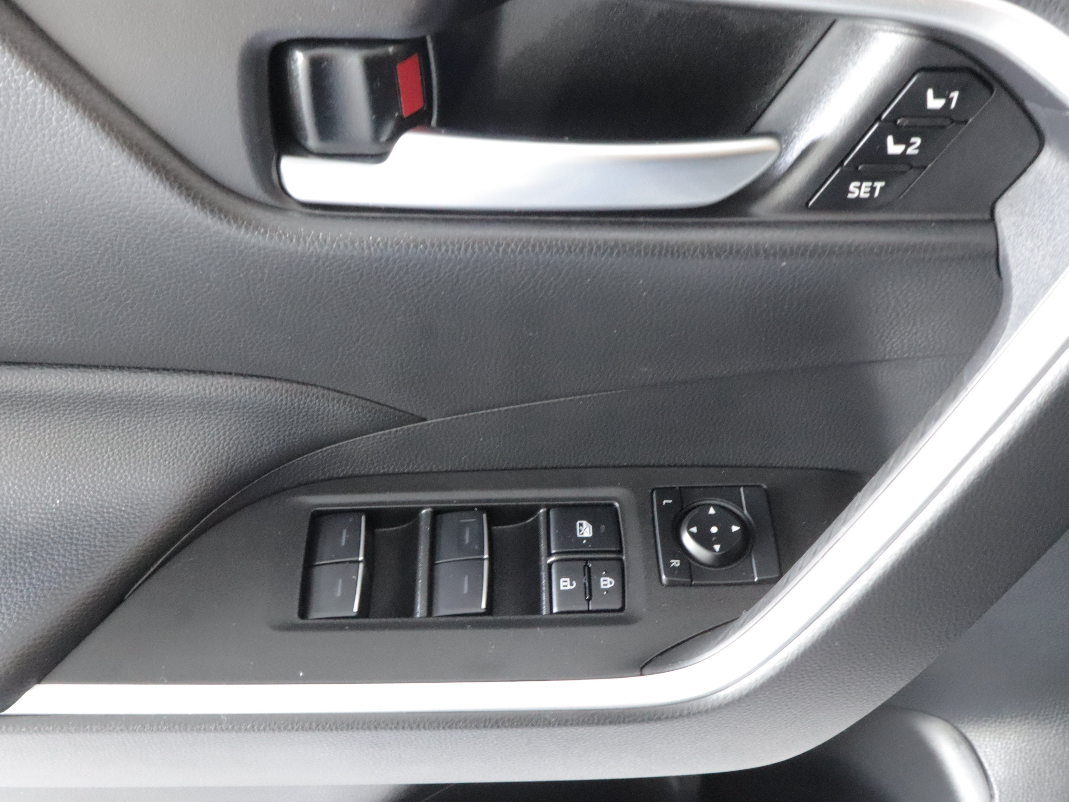 Used 2025 Toyota RAV4 XLE Premium w/ Weather Package AWD/4WD image 13