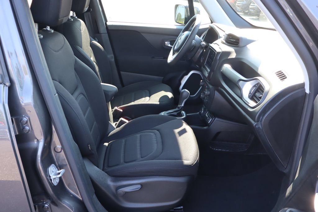 Used 2021 Jeep Renegade Latitude AWD/4WD image 19