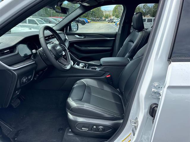 New 2025 Jeep Grand Cherokee Limited w/ Black Appearance Package image 7