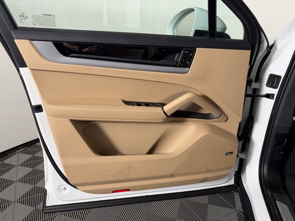 New 2026 Porsche Cayenne Coupe image 25