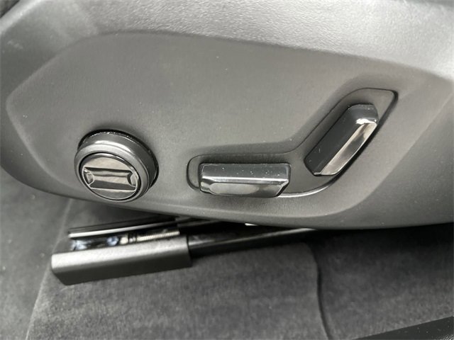 Certified 2025 Volvo XC60 B5 Plus image 12