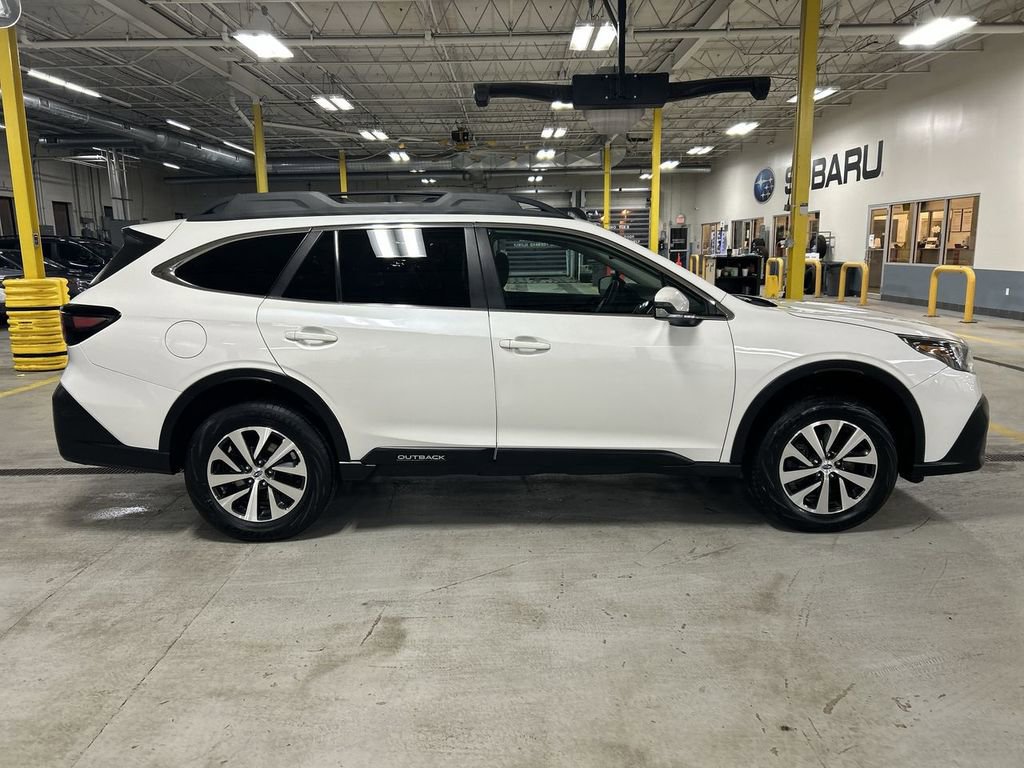 Used 2020 Subaru Outback Premium image 9