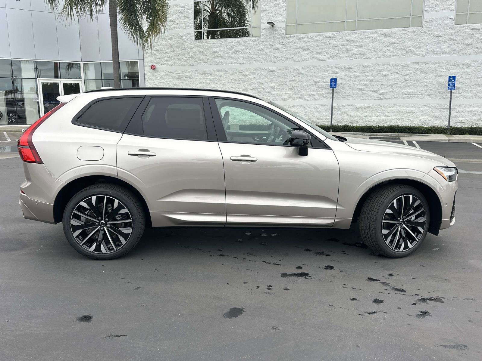New 2026 Volvo XC60 T8 Ultra w/ Protection Package Premier AWD/4WD image 3