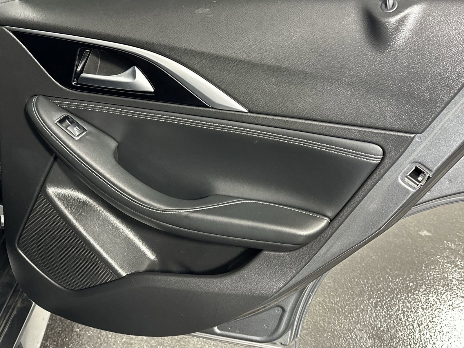 Used 2018 INFINITI QX30 image 32