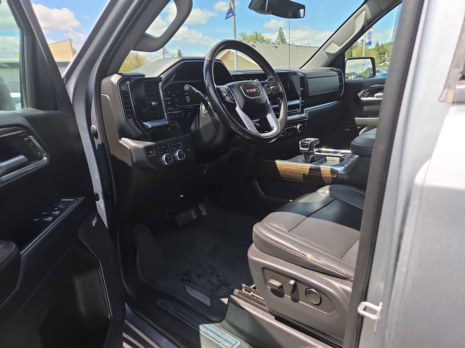 Used 2023 GMC Sierra 1500 Elevation w/ Elevation Premium Package AWD/4WD image 10