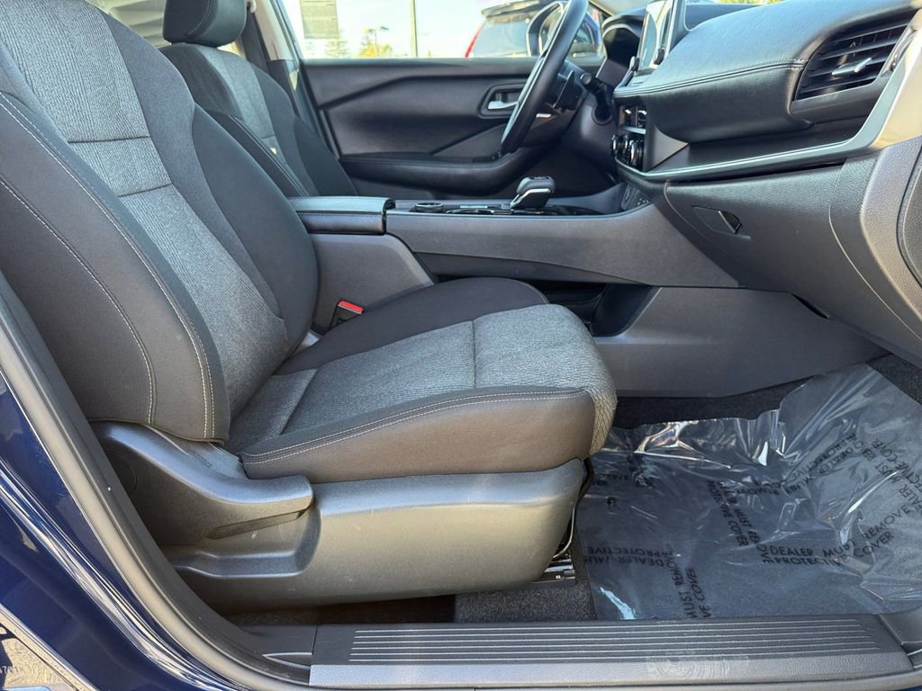 Used 2024 Nissan Rogue SV image 26