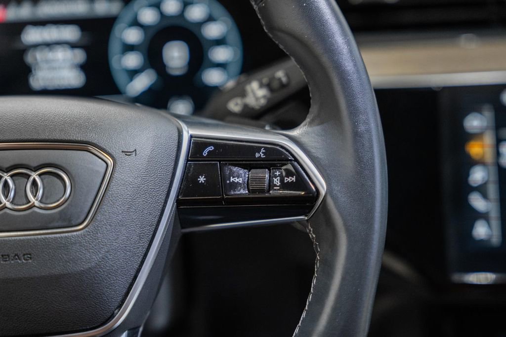 Used 2024 Audi Q8 e-tron Premium Plus image 25