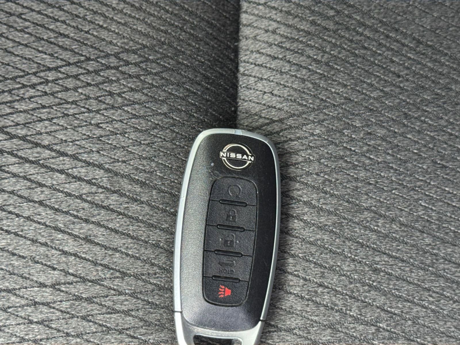 Used 2025 Nissan Rogue SV FWD image 27