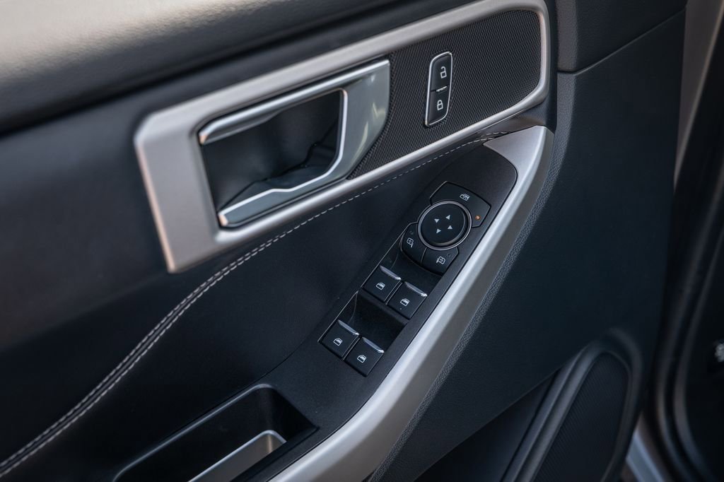 Used 2022 Ford Explorer XLT w/ Equipment Group 202A image 23