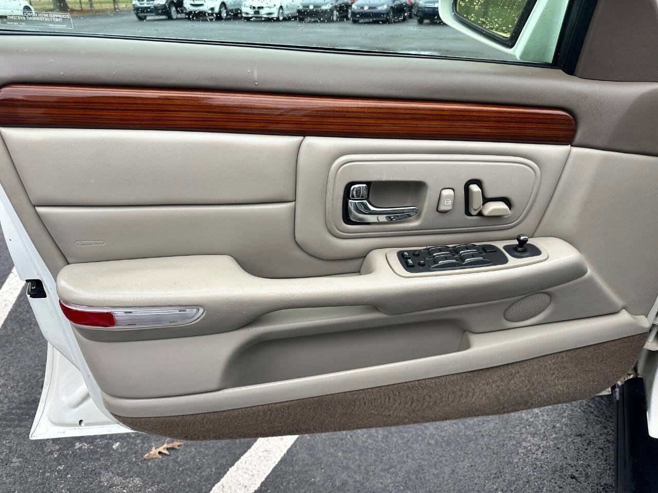 Used 1998 Cadillac De Ville D'Elegance w/ Safety/Security Pkg FWD image 12