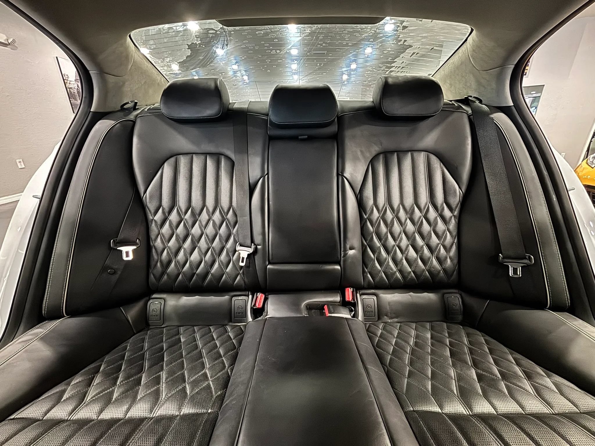 Used 2020 Genesis G70 2.0T w/ Prestige Package RWD image 23