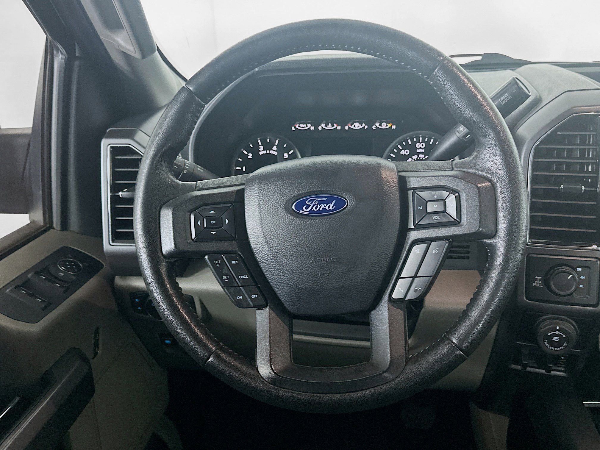 Used 2019 Ford F150 XLT w/ Equipment Group 302A Luxury AWD/4WD image 17