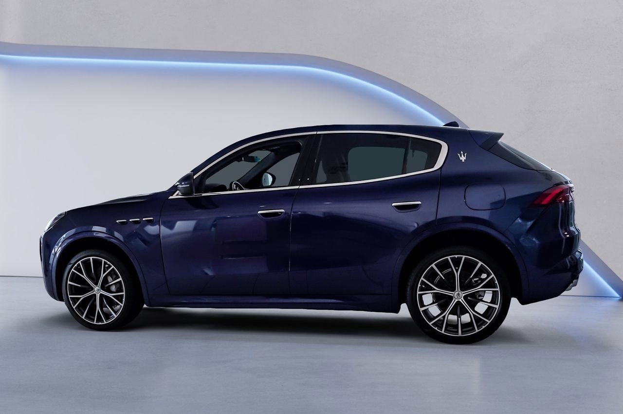 New 2025 Maserati Grecale GT image 5