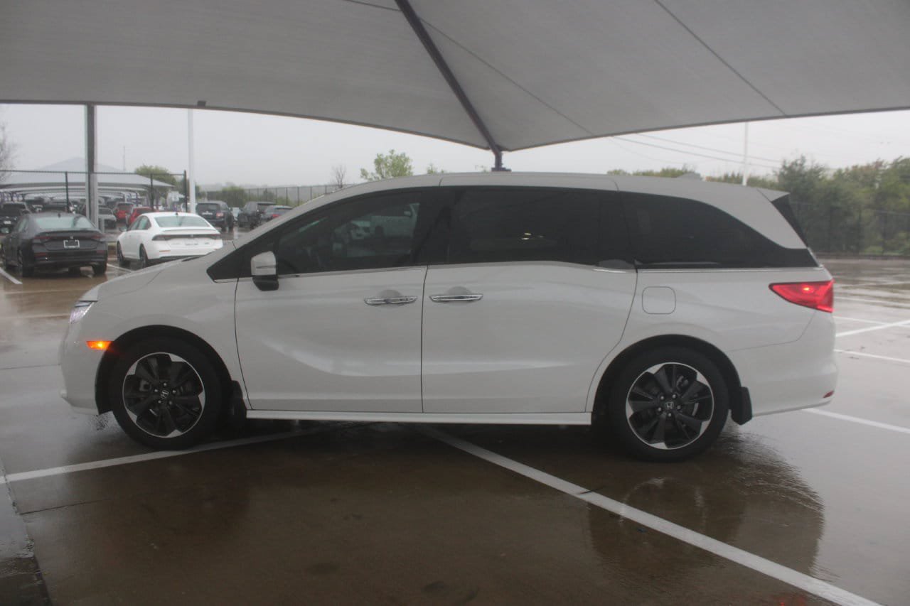 Used 2024 Honda Odyssey Elite image 2