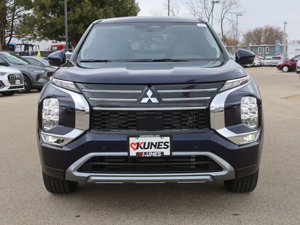 New 2025 Mitsubishi Outlander SE image 3