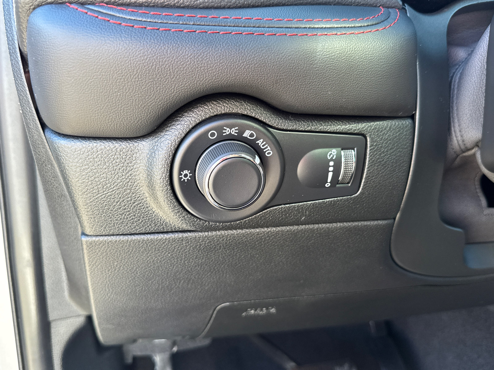 Used 2025 Dodge Durango GT AWD/4WD image 18