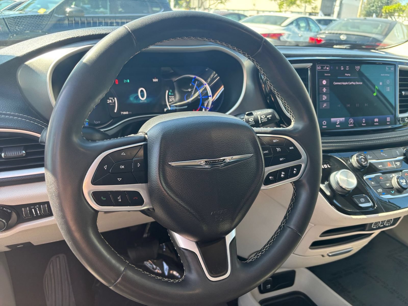 Used 2023 Chrysler Pacifica Touring-L FWD image 29