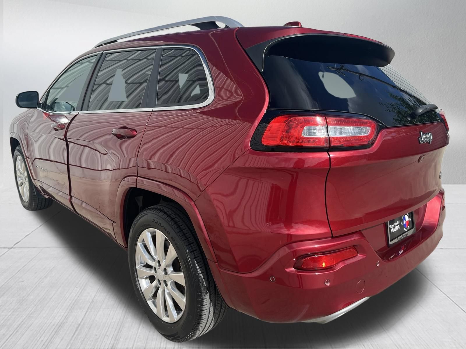 Used 2017 Jeep Cherokee Overland w/ Technology Group FWD image 6