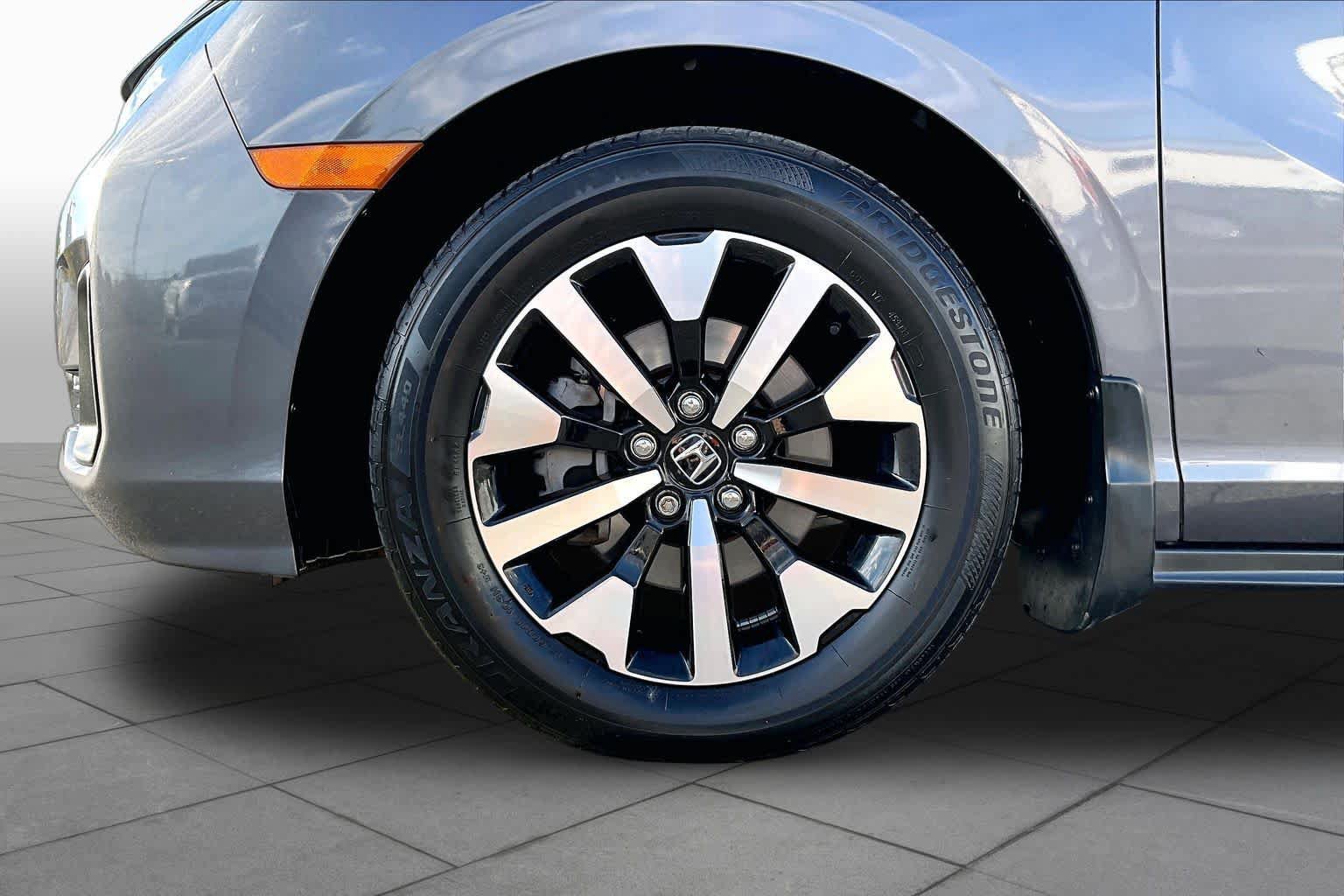Used 2025 Honda Odyssey EX-L image 11
