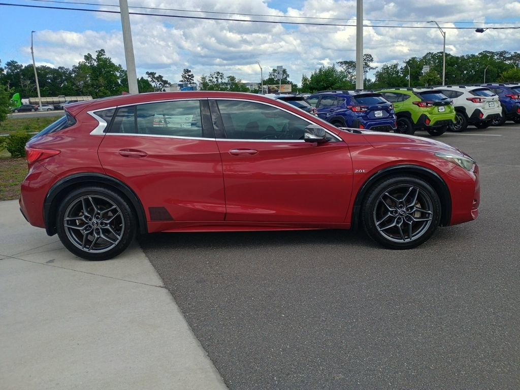 Used 2017 INFINITI QX30 Sport w/ Sport Leather Package FWD image 4