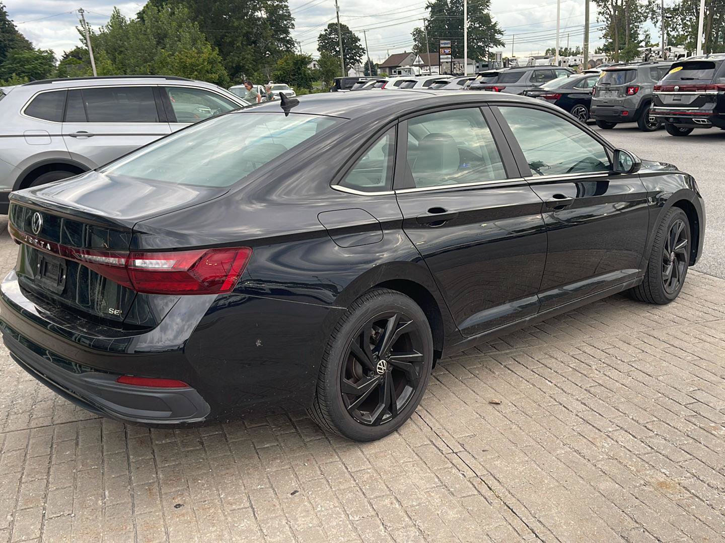 Used 2025 Volkswagen Jetta SE FWD image 5