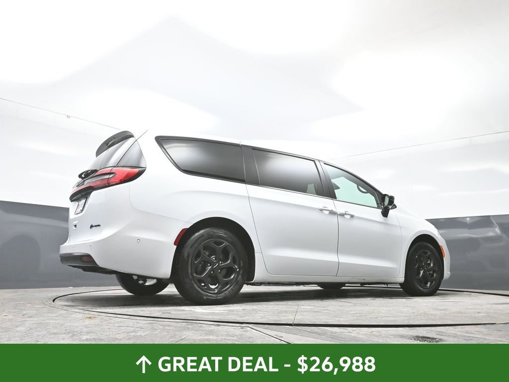 Used 2024 Chrysler Pacifica Select image 50