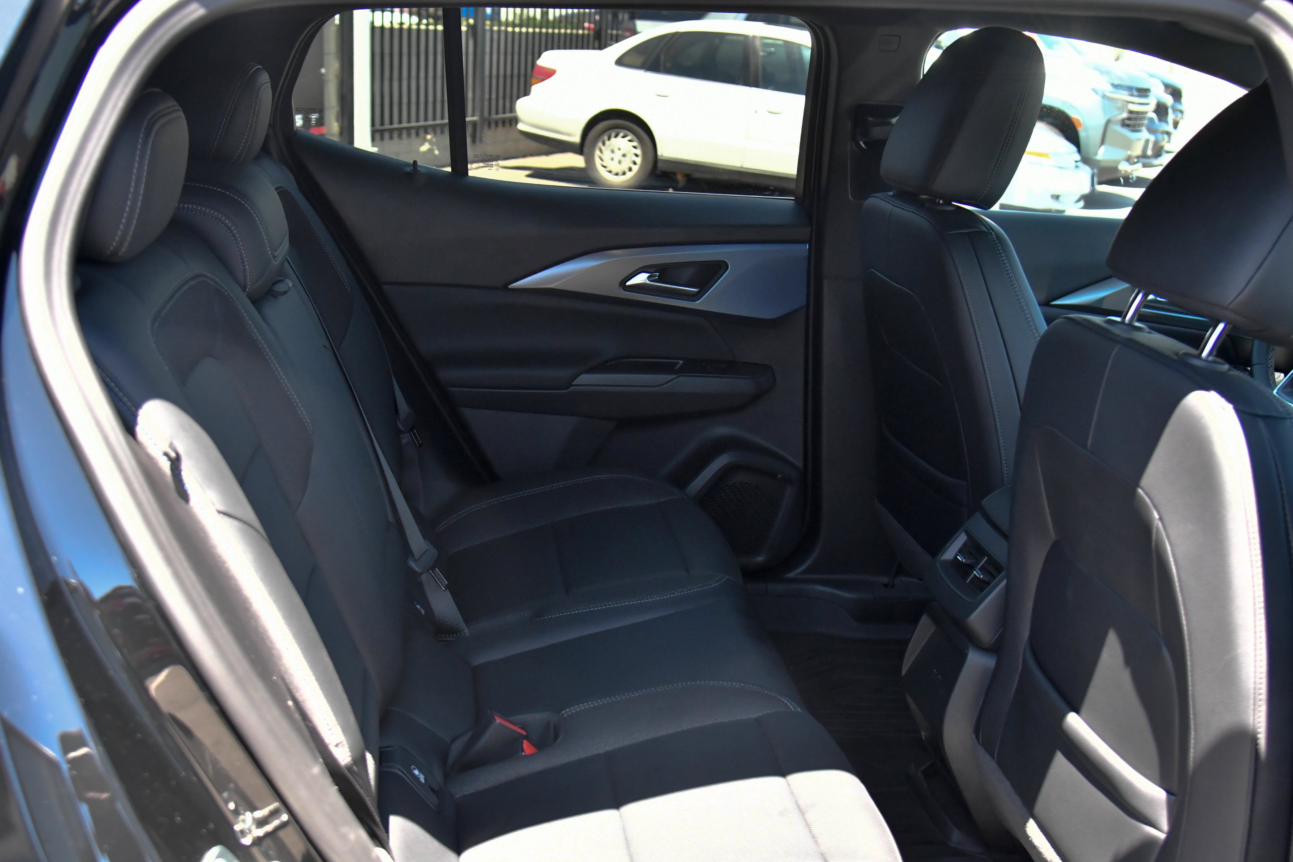 Used 2025 Chevrolet Equinox EV LT FWD image 50