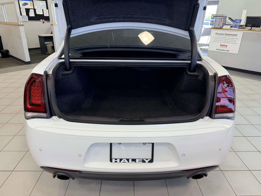 Used 2023 Chrysler 300 C image 14