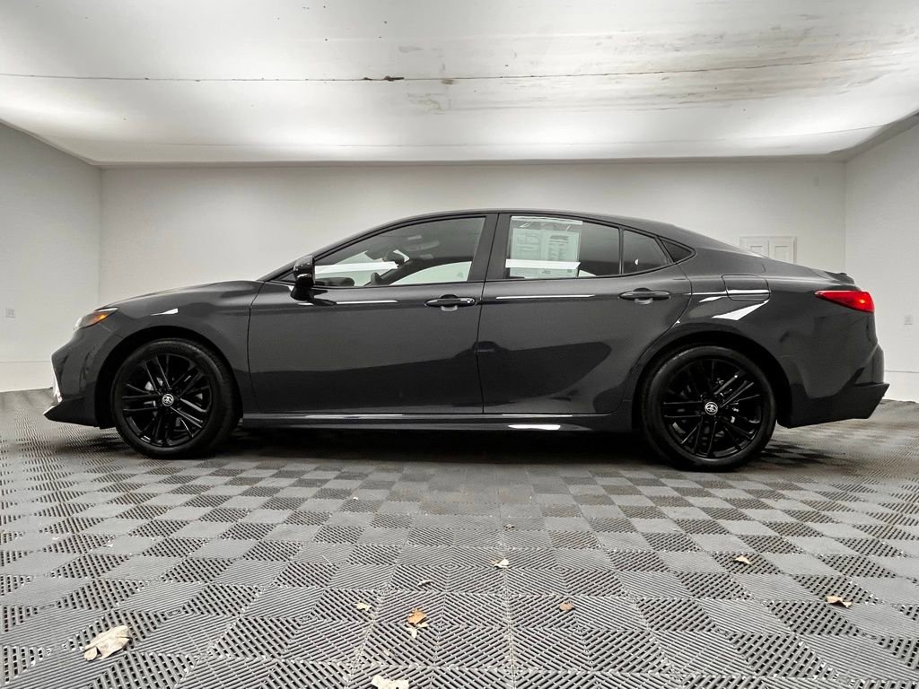 Used 2025 Toyota Camry SE image 10