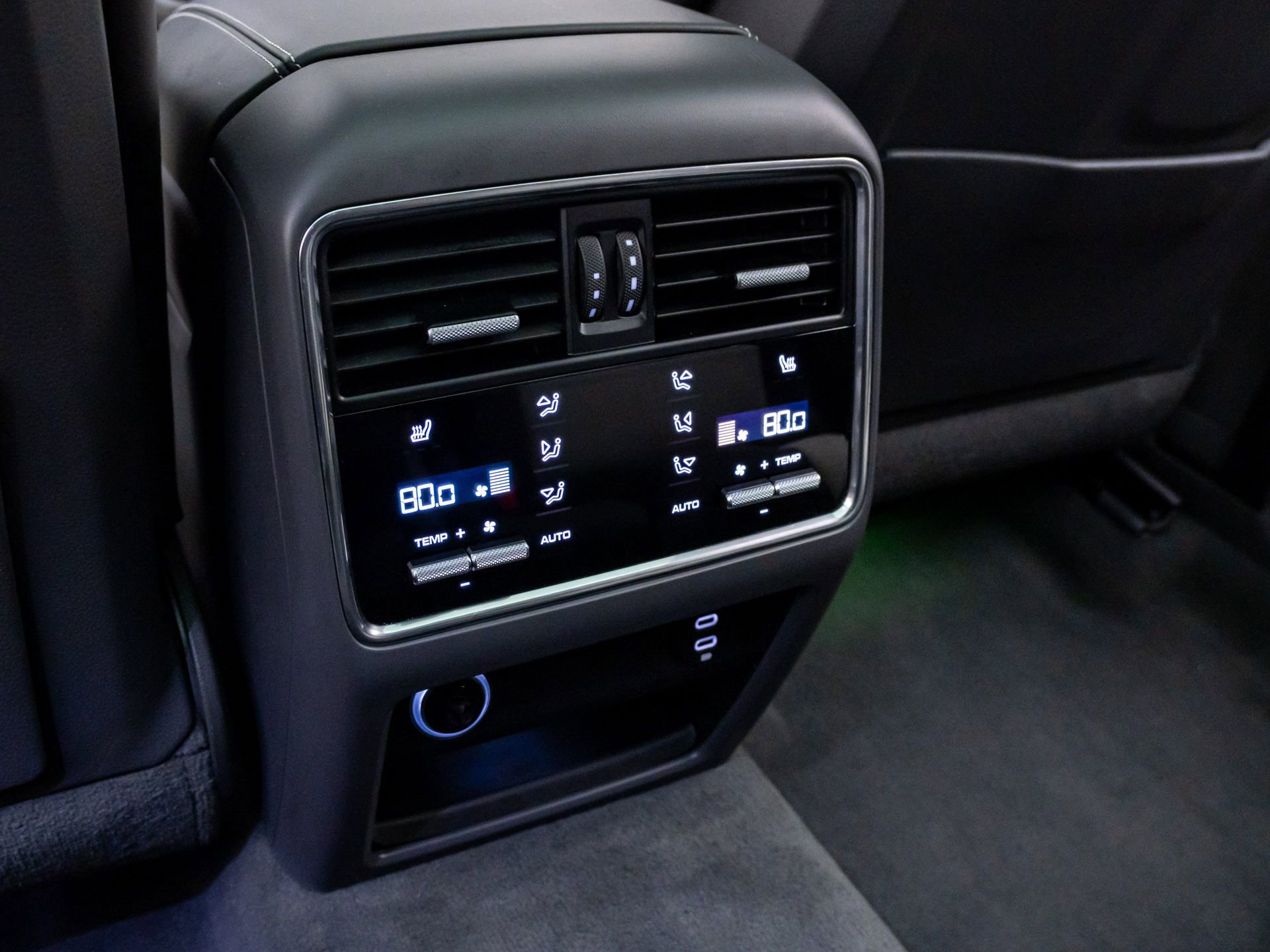 Certified 2023 Porsche Cayenne Turbo S image 19