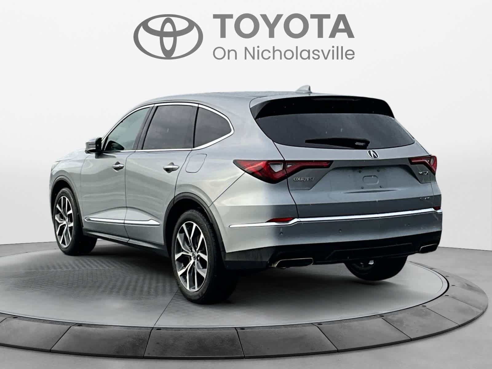 Used 2023 Acura MDX SH-AWD w/ Technology Package image 4