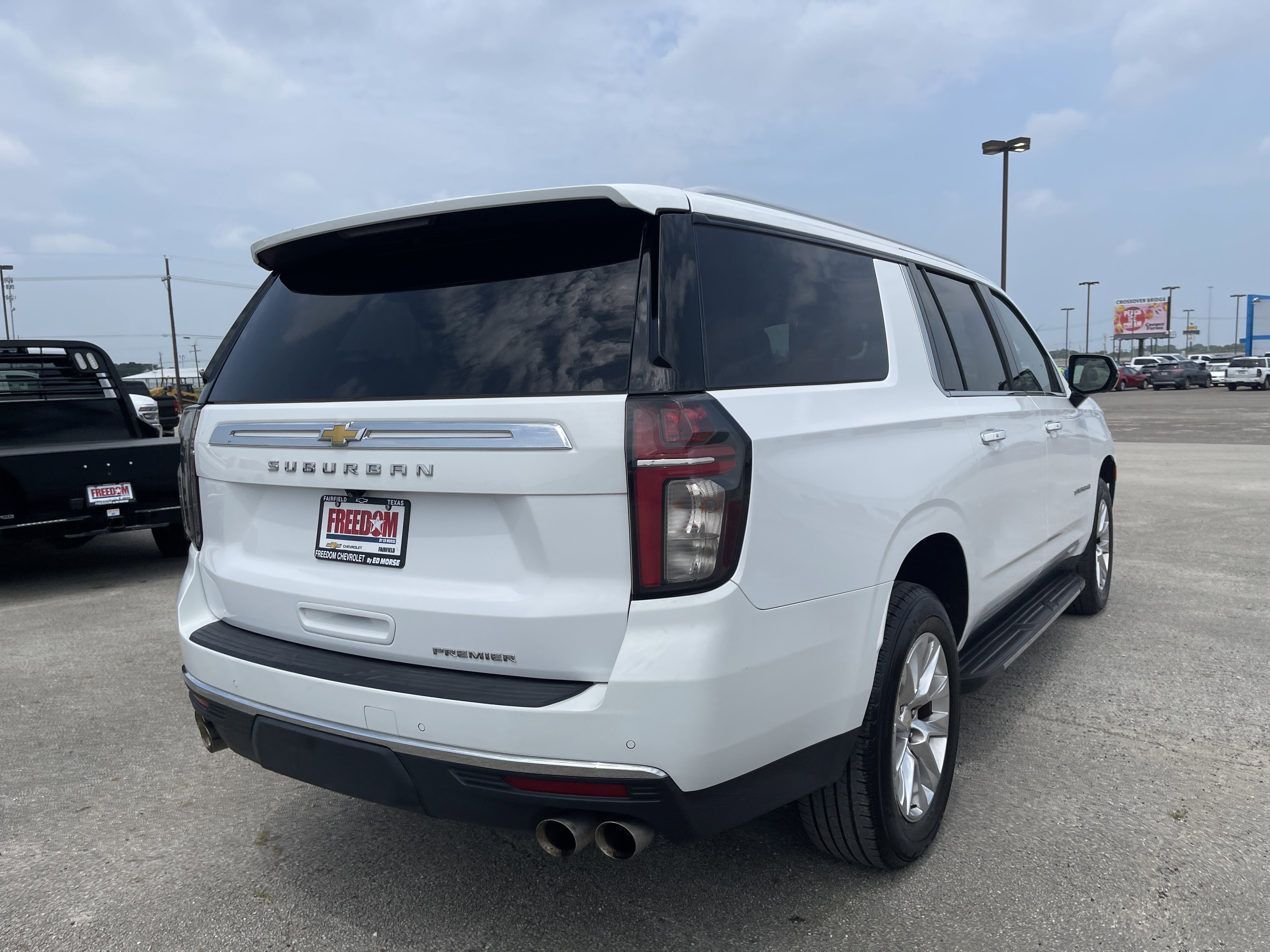 Used 2023 Chevrolet Suburban Premier AWD/4WD image 4
