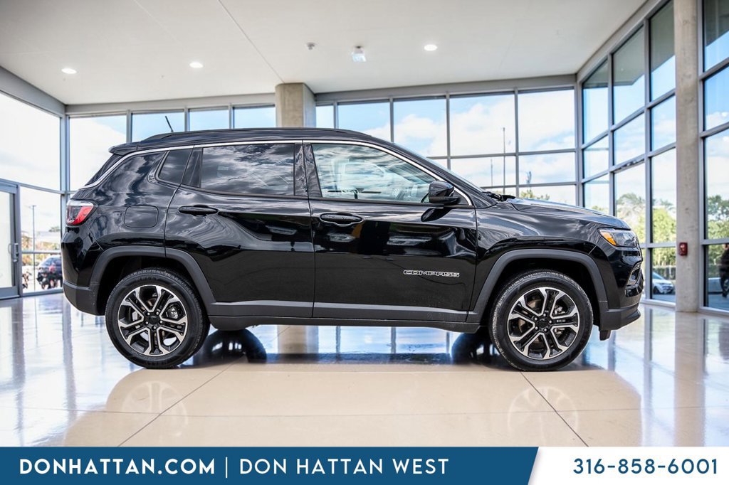 Used 2022 Jeep Compass Limited AWD/4WD image 31