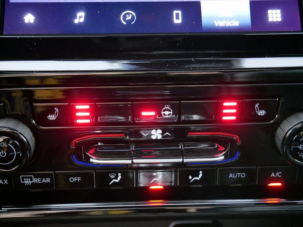 Used 2024 Jeep Grand Cherokee Altitude image 48