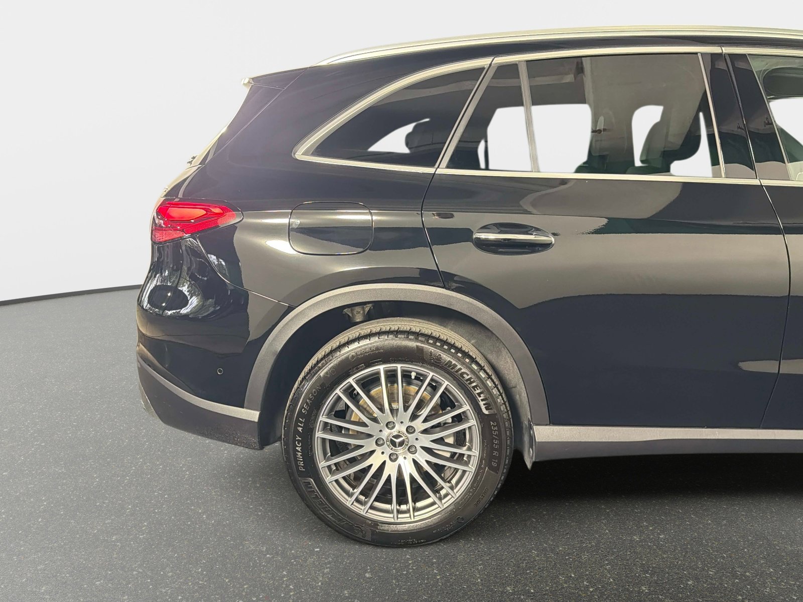 Used 2025 Mercedes-Benz GLC 300 4MATIC image 19