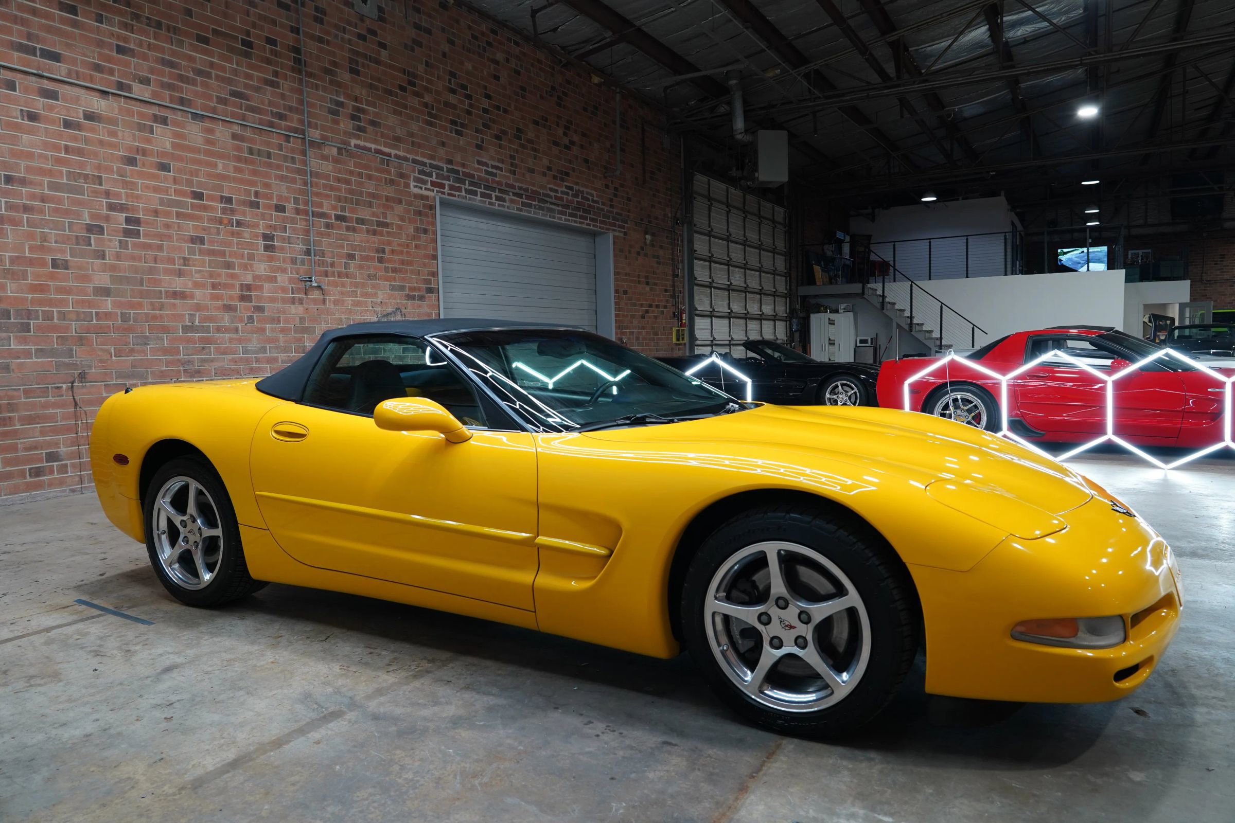 Used 2002 Chevrolet Corvette Coupe w/ Preferred Equipment Group2 RWD image 2